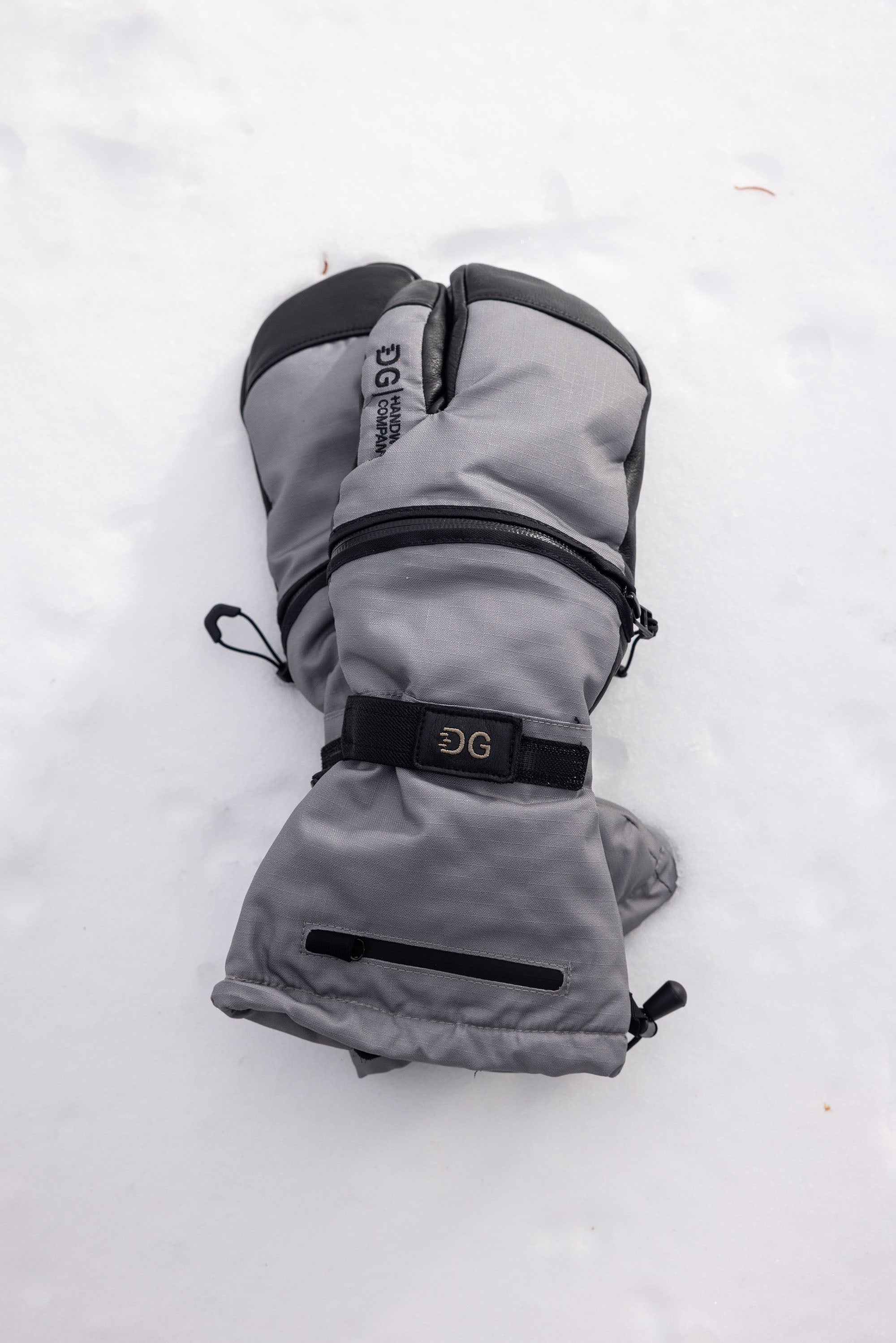 Quartz Claw Long Cut - Grey / Black