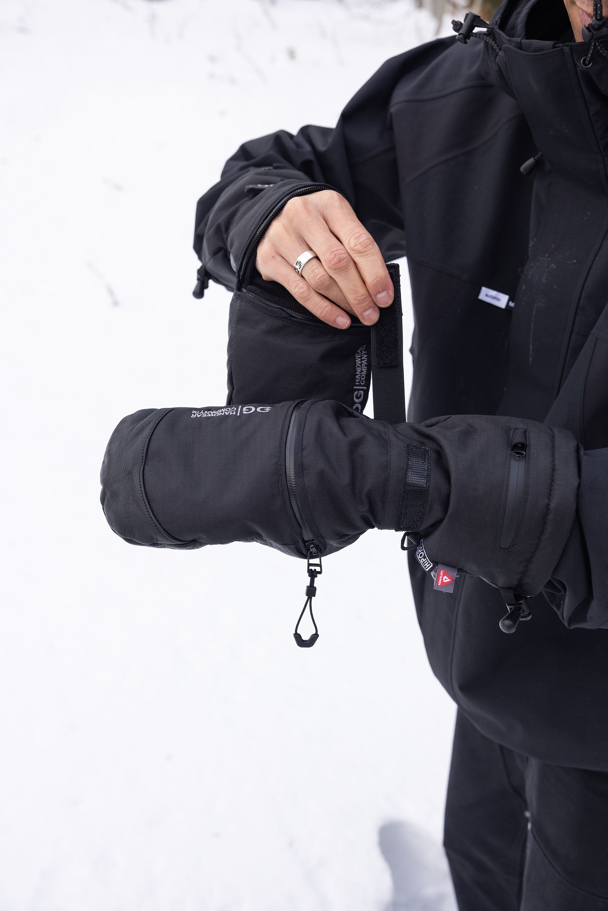 DG-GLOVES-PRODUCT-ON-MODEL-31.jpg