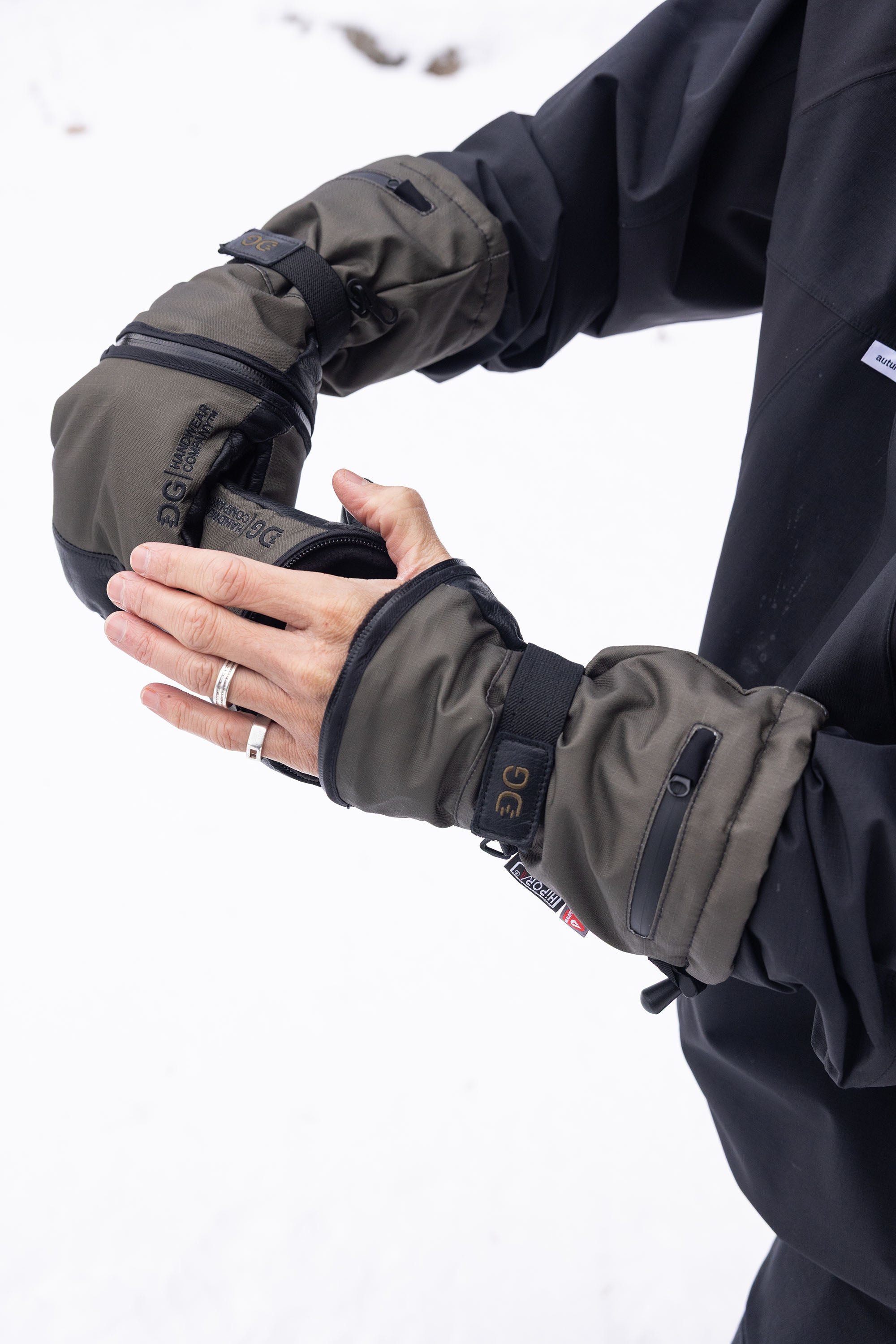 Quartz Mitt Long Cut - Military / Black