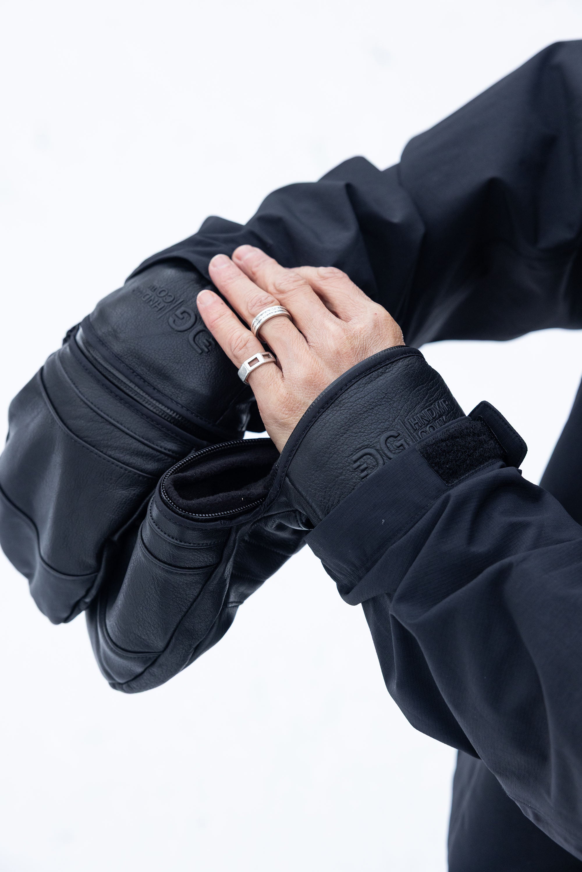 Granite Mitt - Black