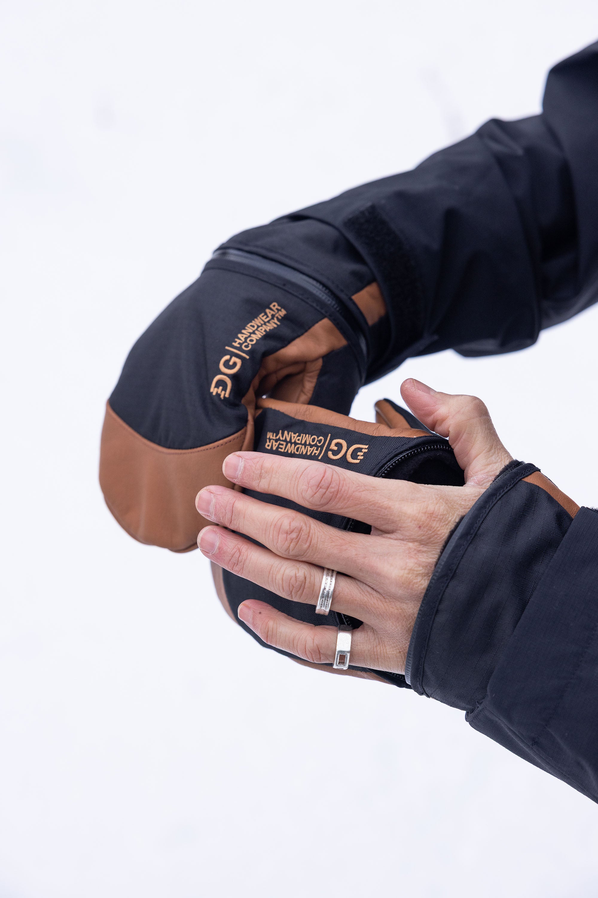 Quartz Mitt - Black / Tan
