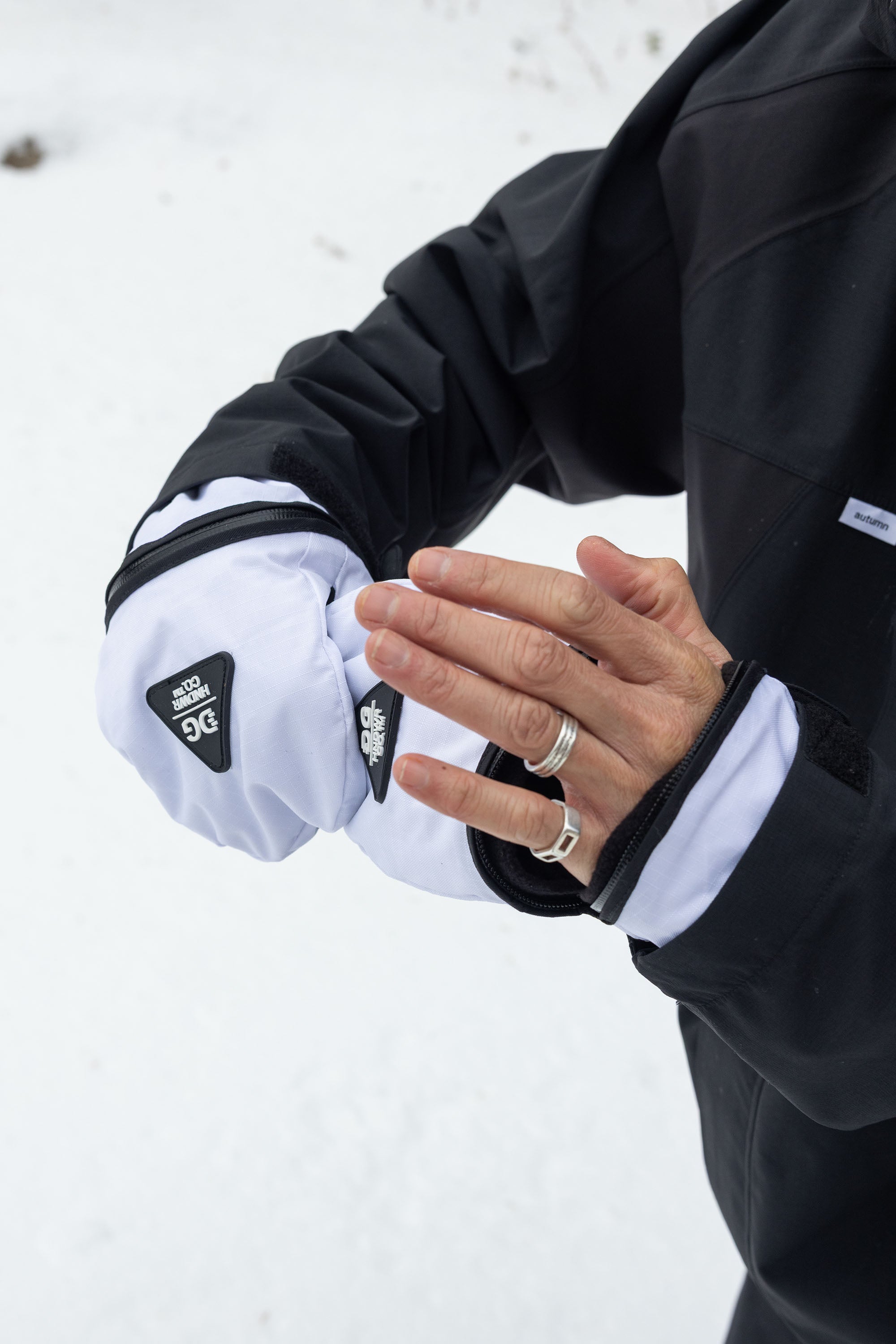 Flint Mitt - White